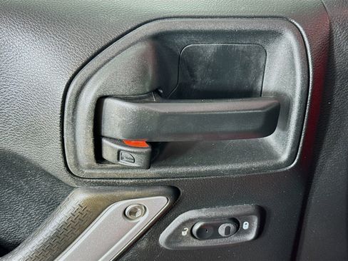 Used 2018 Jeep Wrangler Unlimited Sahara w/ Dual Top Group image 21