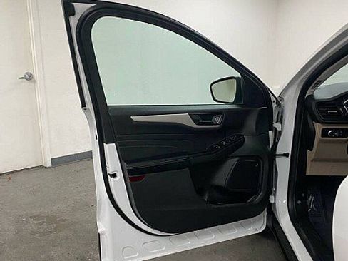 Used 2022 Ford Escape SE image 9