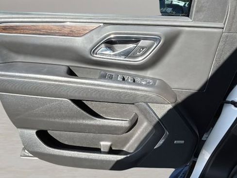 Used 2021 Chevrolet Tahoe Premier w/ Premium Package image 15