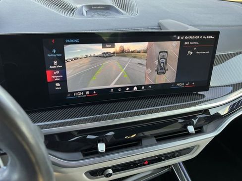 Used 2025 BMW X7 M60i w/ Climate Comfort Package image 17