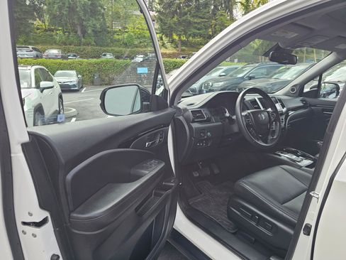Used 2017 Honda Pilot Touring image 23