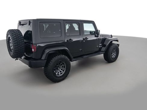 Used 2017 Jeep Wrangler Unlimited Sahara w/ Connectivity Group AWD/4WD image 5