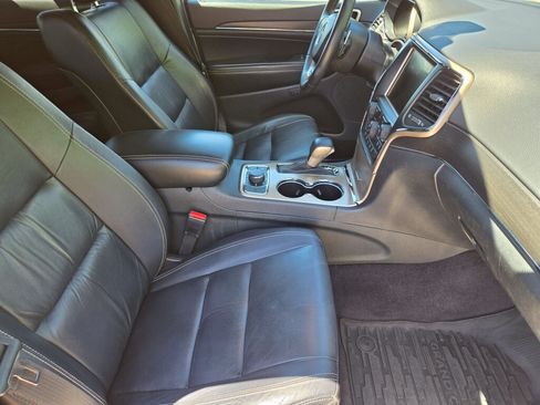 Used 2016 Jeep Grand Cherokee Limited AWD/4WD image 15