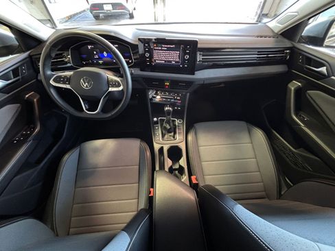 Used 2025 Volkswagen Jetta SE image 33