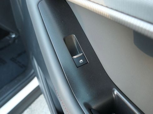 Used 2025 Ford Explorer Active w/ Active Comfort Package image 27