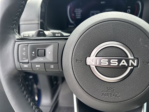 Used 2025 Nissan Pathfinder Platinum image 26