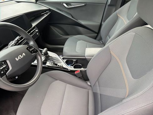 Used 2025 Kia Niro LX FWD image 6