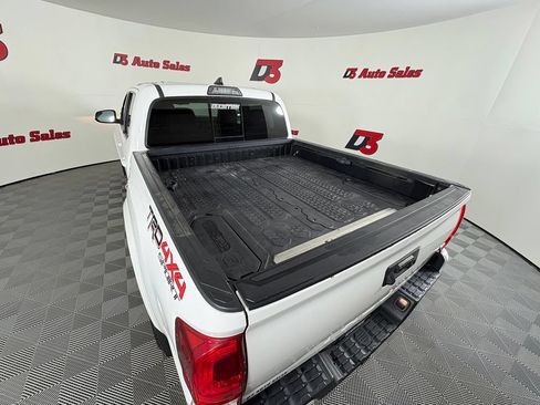 Used 2018 Toyota Tacoma TRD Sport AWD/4WD image 45