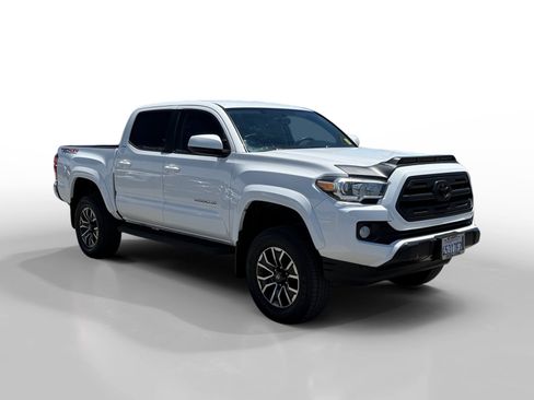 Used 2017 Toyota Tacoma SR5 w/ Tow Package RWD image 7