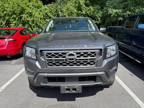 Used 2024 Nissan Frontier SV w/ Technology Package AWD/4WD image 2