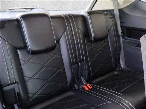 Used 2024 Volkswagen Atlas SE AWD/4WD image 22