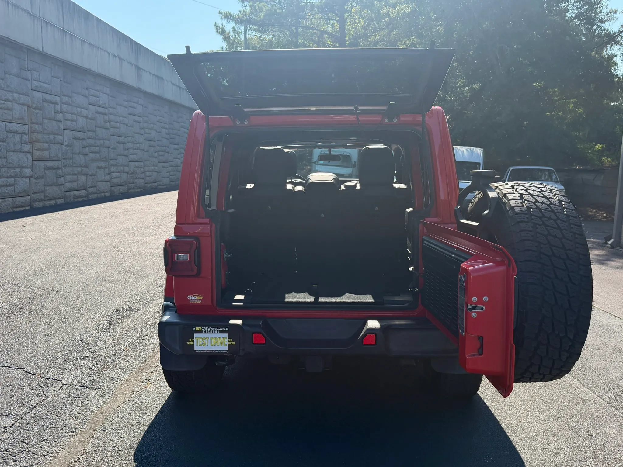 Used 2019 Jeep Wrangler Unlimited Sahara w/ LED Lighting Group AWD/4WD image 34