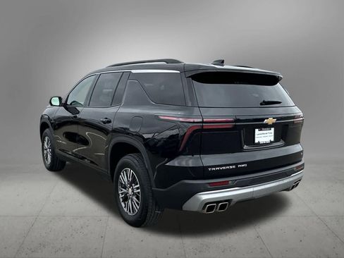 Used 2024 Chevrolet Traverse LT image 4