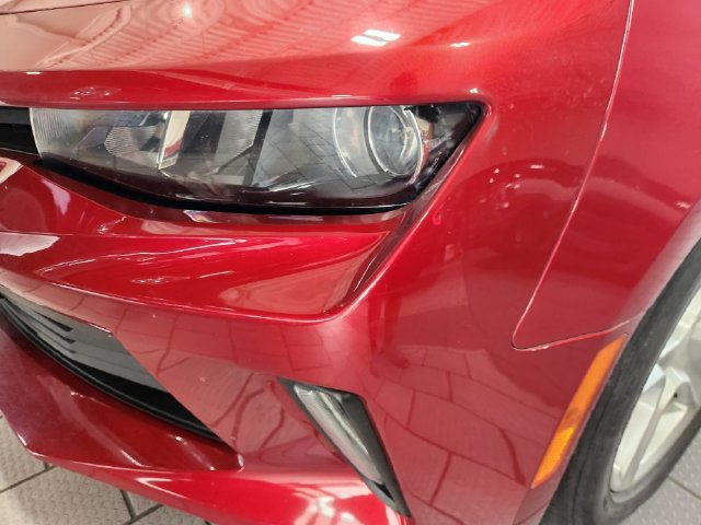 Used 2018 Chevrolet Camaro LT RWD image 7
