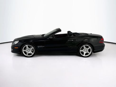 Used 2011 Mercedes-Benz SL 550 image 2