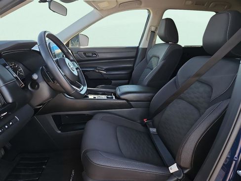 Used 2025 Nissan Pathfinder SV image 13