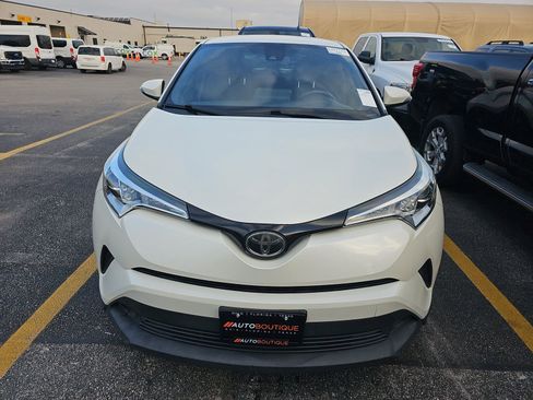 Used 2019 Toyota C-HR XLE image 2