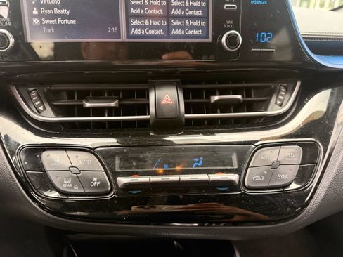Used 2019 Toyota C-HR XLE FWD image 20