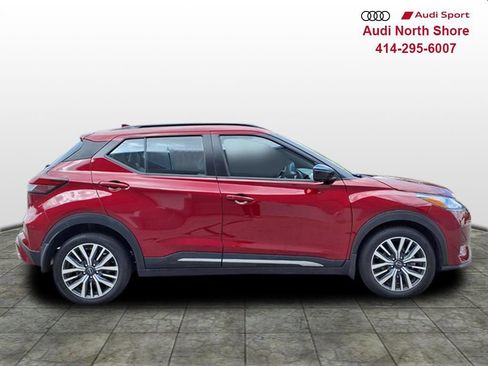 Used 2023 Nissan Kicks SR w/ SR Premium Package FWD image 3