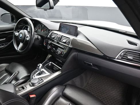 Used 2017 BMW M4 Convertible image 43