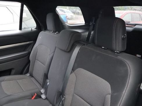 Used 2018 Ford Explorer XLT w/ Equipment Group 201A AWD/4WD image 8