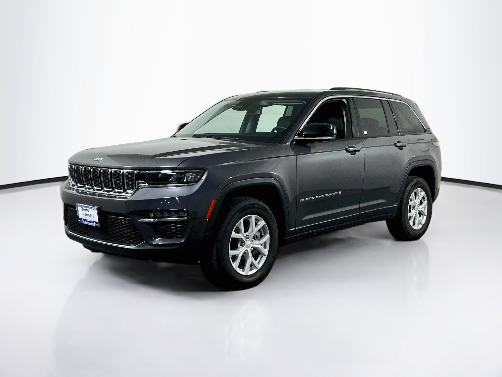Used 2023 Jeep Grand Cherokee Limited AWD/4WD image 1