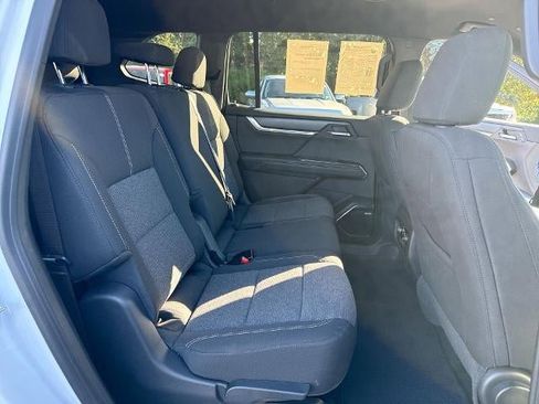 Used 2025 GMC Acadia Elevation image 27