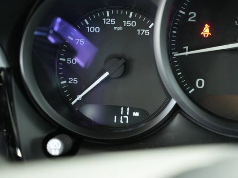 New 2025 Porsche Macan image 15