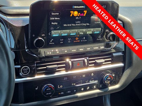Used 2023 Nissan Pathfinder SL AWD/4WD image 18