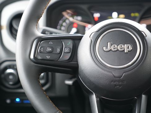 Used 2024 Jeep Wrangler Unlimited AWD/4WD image 18