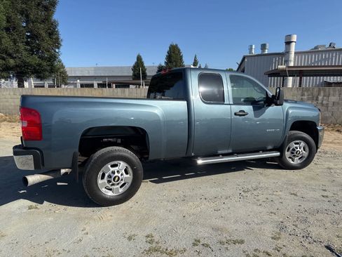 Used 2011 Chevrolet Silverado 2500 LT w/ Interior Plus Package image 4
