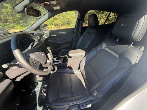 Used 2025 Buick Envista Sport Touring image 27