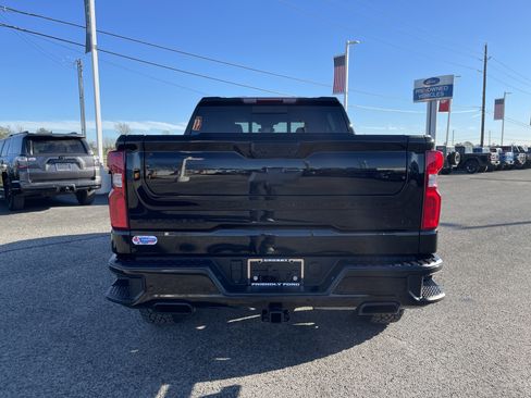 Used 2024 Chevrolet Silverado 1500 LT Trail Boss w/ Convenience Package II image 4