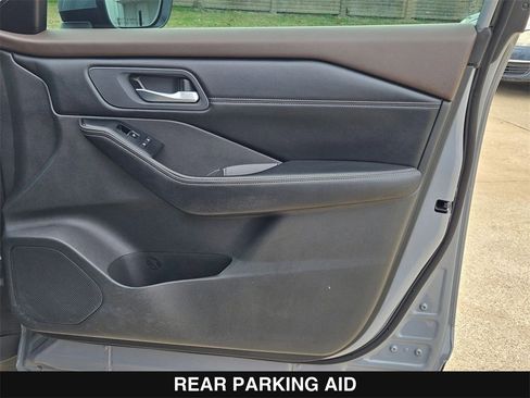 Used 2023 Nissan Rogue SL w/ SL Premium Package image 34