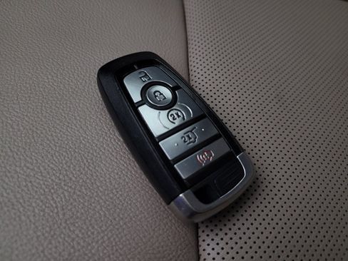 Used 2020 Ford Explorer Limited w/ Class III Trailer Tow Package image 32