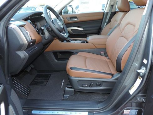 New 2025 Nissan Pathfinder Platinum w/ Cargo Package image 18