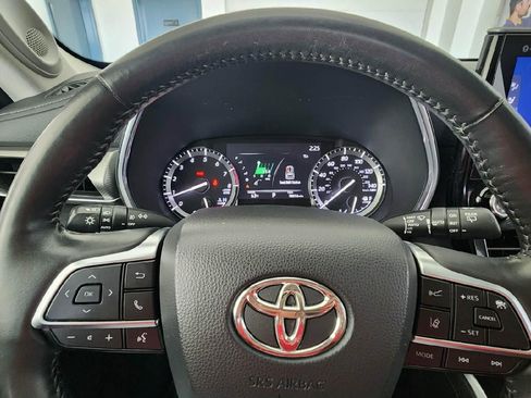 Used 2021 Toyota Highlander Platinum image 12