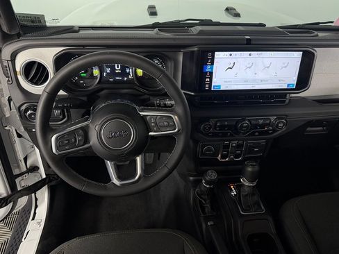 Used 2025 Jeep Wrangler Unlimited Sahara AWD/4WD image 14