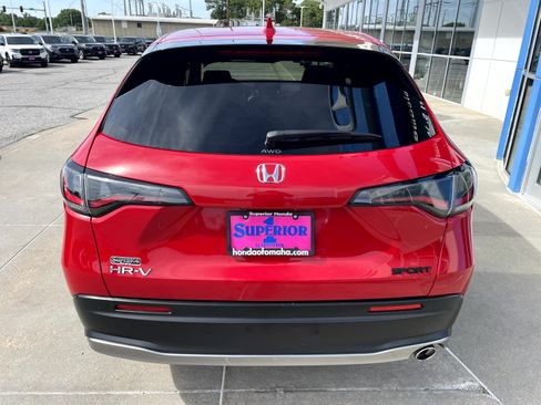 Used 2024 Honda HR-V Sport image 3