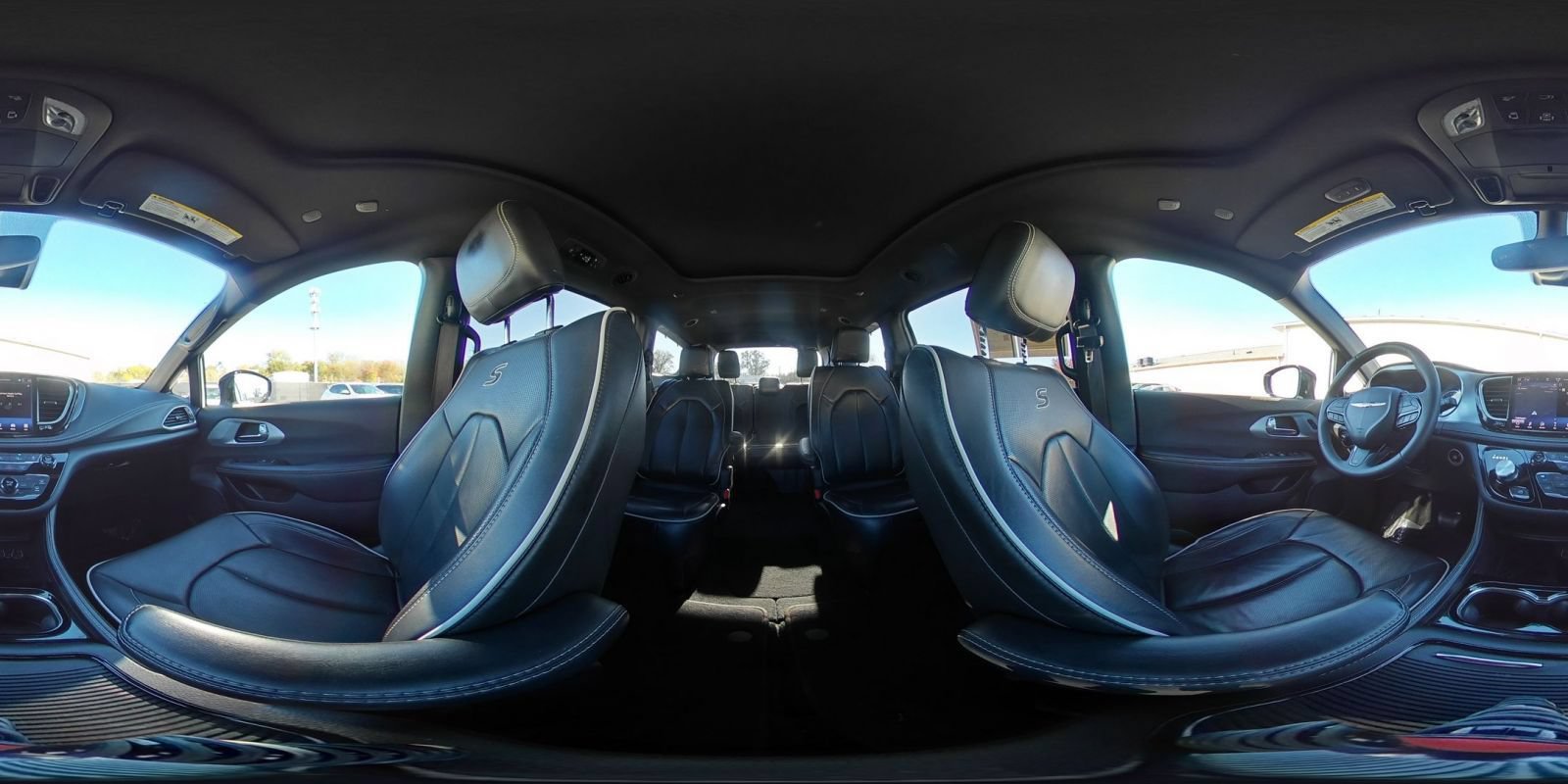 Used 2025 Chrysler Pacifica Limited FWD image 46