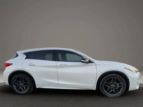 Used 2018 INFINITI QX30 Sport image 4