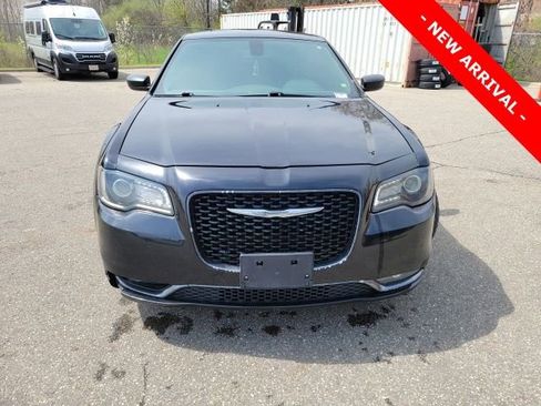 Used 2019 Chrysler 300 S image 8