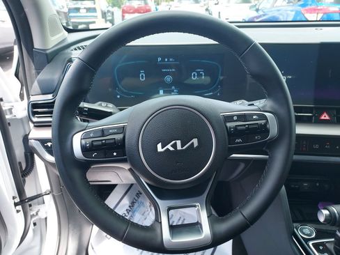 Used 2024 Kia Sportage EX FWD image 17
