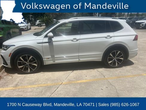 Used 2024 Volkswagen Tiguan SEL R-Line AWD/4WD image 2