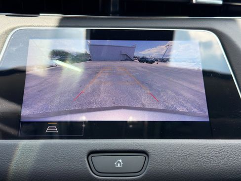 Used 2023 Cadillac XT4 Luxury w/ Cold Weather Package FWD image 31