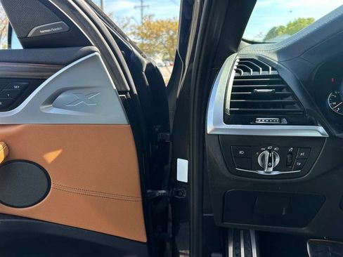 Used 2019 BMW X4 M40i image 17