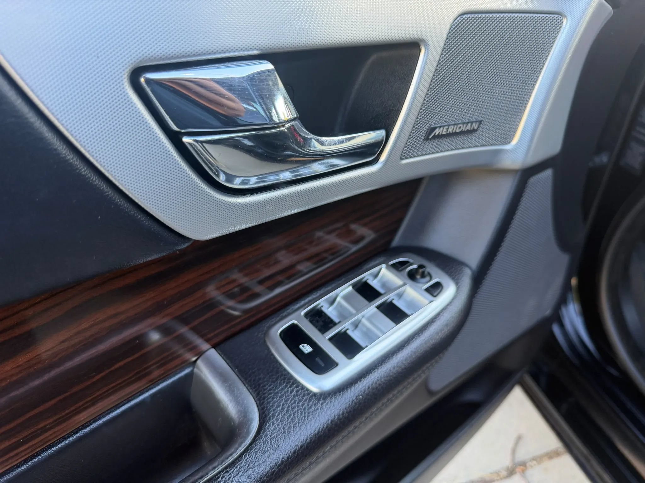 Used 2014 Jaguar XF RWD image 22