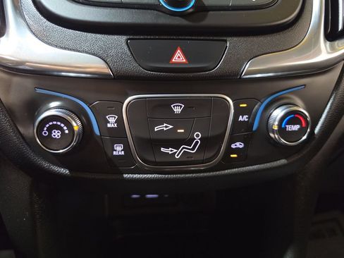 Used 2020 Chevrolet Equinox LT FWD image 16