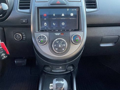 Used 2010 Kia Soul + w/ Audio Pkg FWD image 17