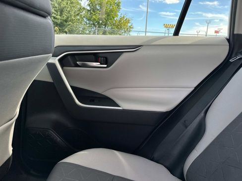 Used 2020 Toyota RAV4 XLE image 16